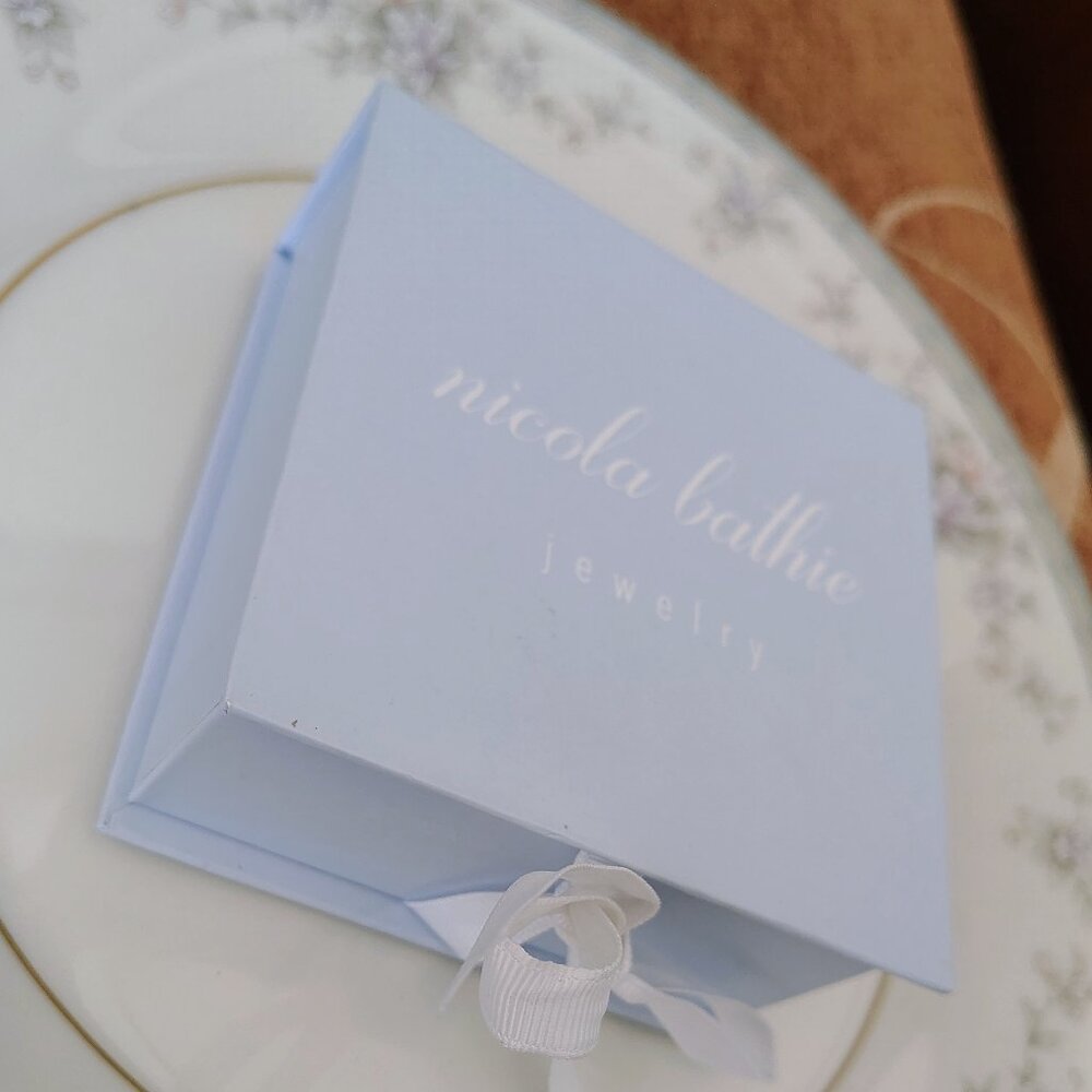 NWOT Nicola Bathie Mother of Pearl Floral Gold Plated Large Earrings with Box - Picture 5 of 6